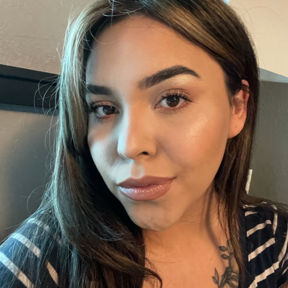 Meet your Posher, Claudia